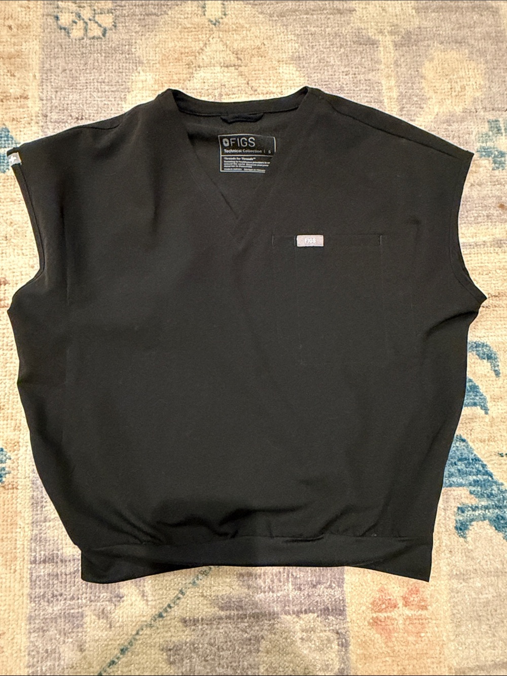 Figs Black scrub top